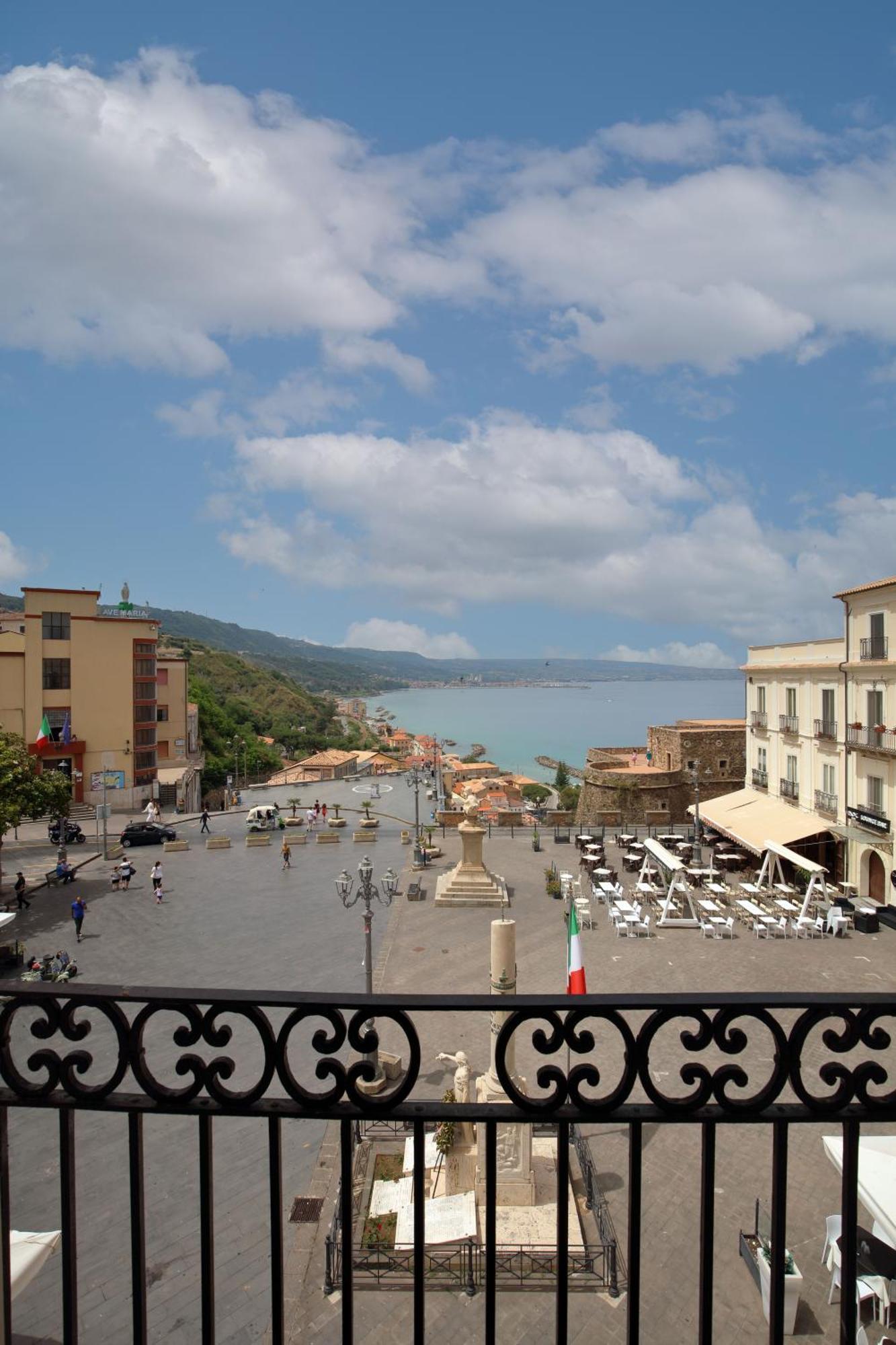 Hotel Della Piazza Пиццо Экстерьер фото